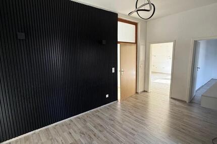 Wohnung Duisburg Beeck - 4 Zimmer, 125 m&sup2;, 1.250&euro; | Angebot:24890844