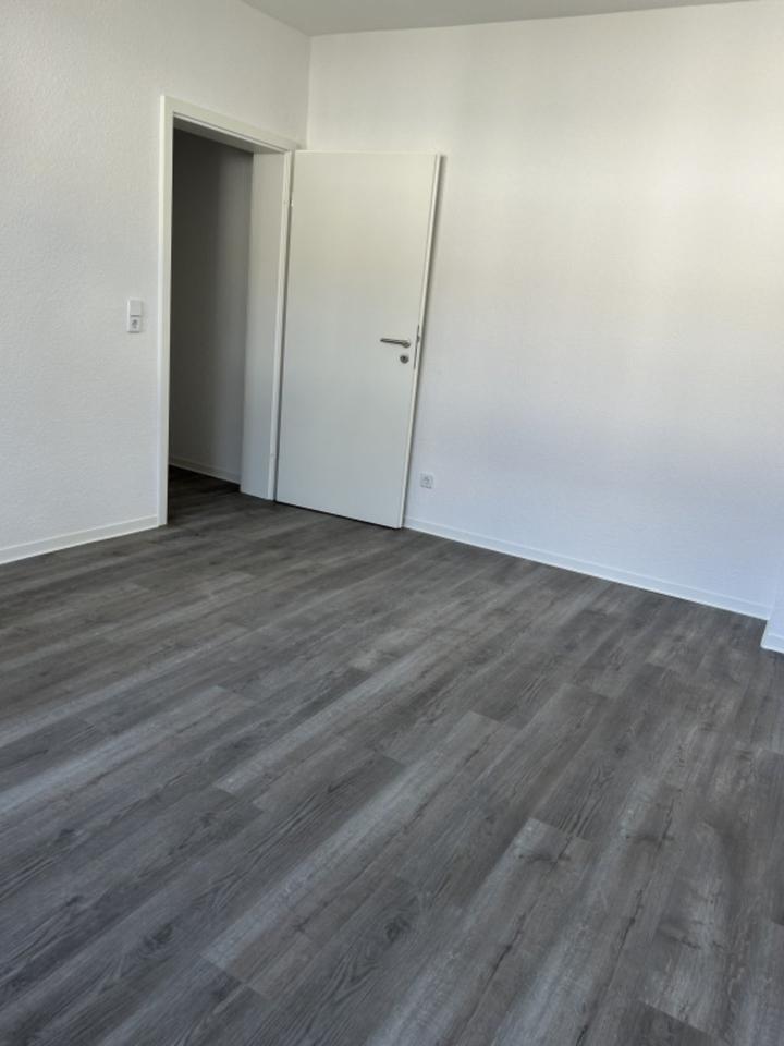 Voll sanierte 1-Raum-Wohnung für Auszubildende in Burg b. Magdeburg zu vermieten