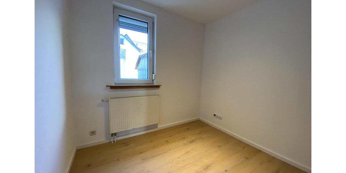 Etagenwohnung Andernach - 4 Zimmer, 110 m&sup2;, 1.100&euro; | Angebot:26699985