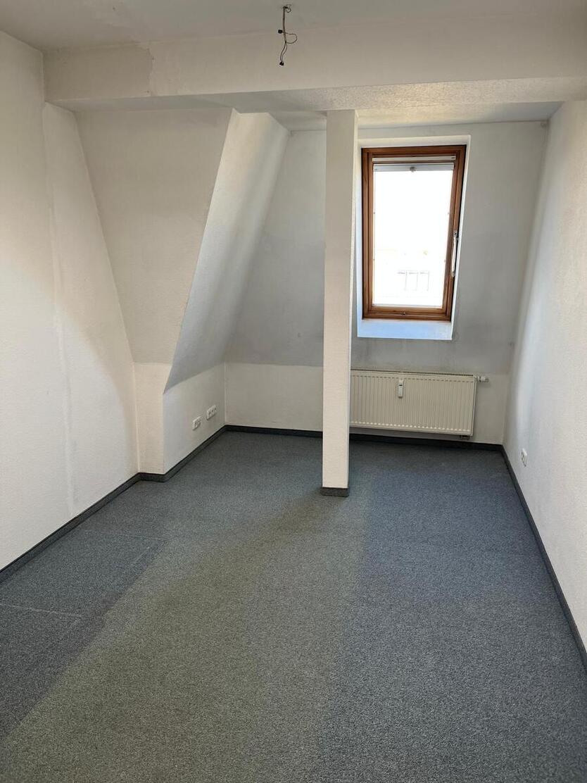 Renovierung in eigener Hand ! Tolle Lage, Herrliche Wohnung mit Balkon...5 Monate mietfrei 4 zimmer