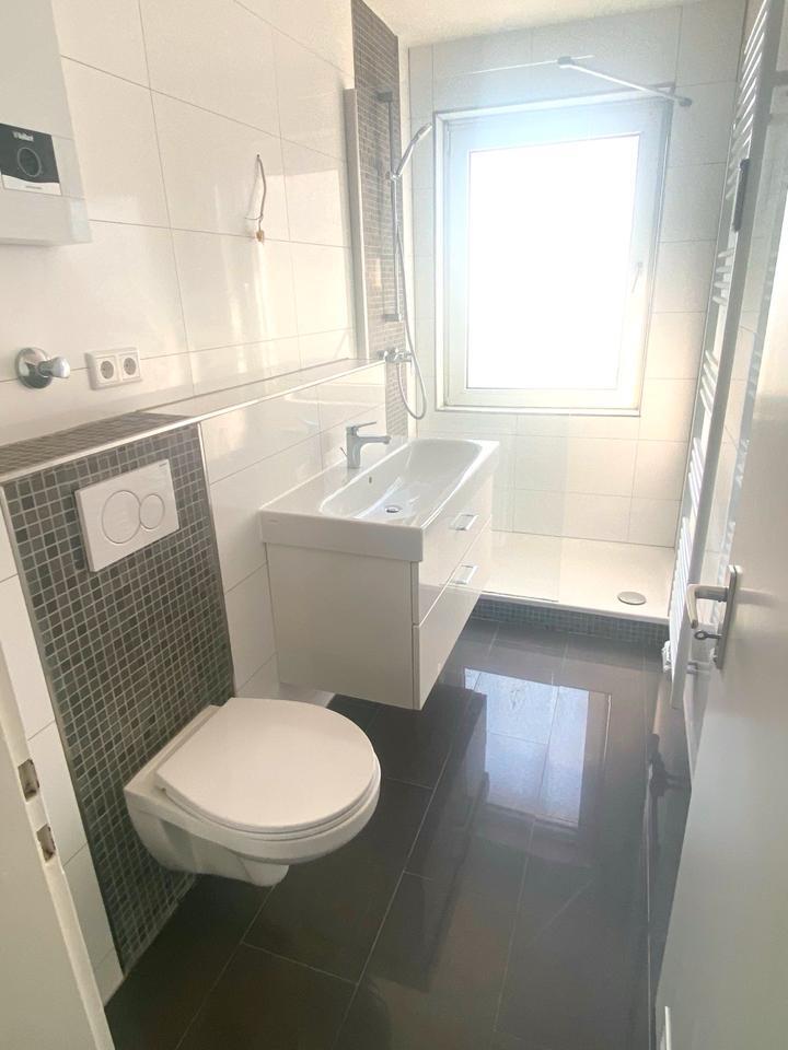 2,5 Zimmet inkl. Kompletter Küche Spül-und Waschmaschine, Balkon zimmer