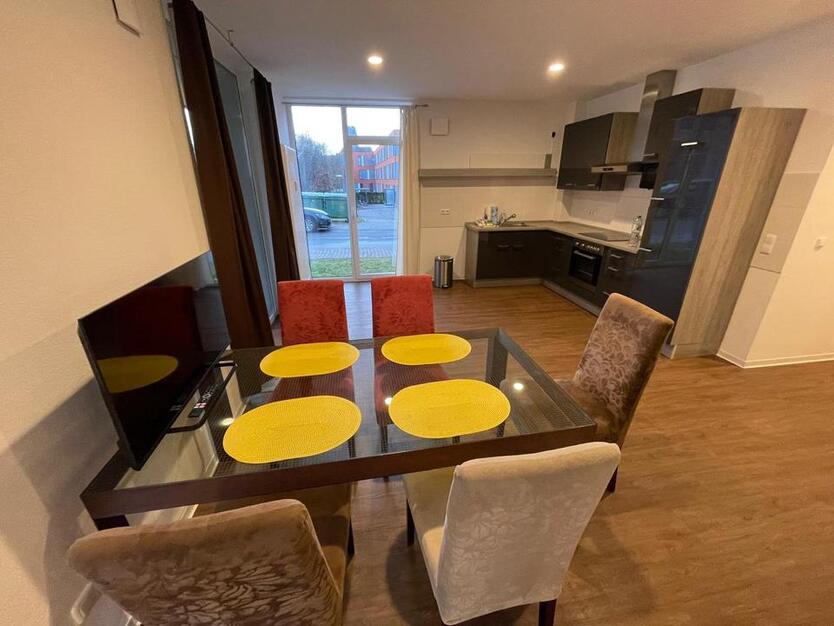 Großzügige möblierte 2-Zimmer-Wohnung mit Terrasse im Erdgeschoss zimmer