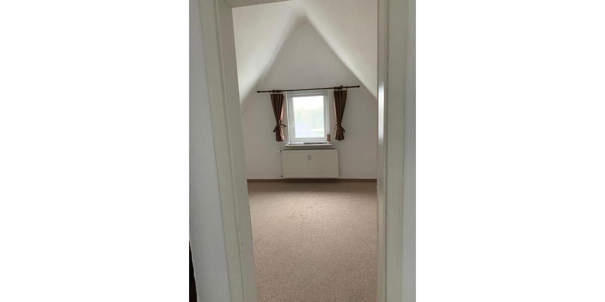 Dachgeschoßwohnung Neukieritzsch - 3 Zimmer, 71 m&sup2;, 600&euro; | Angebot:25986541