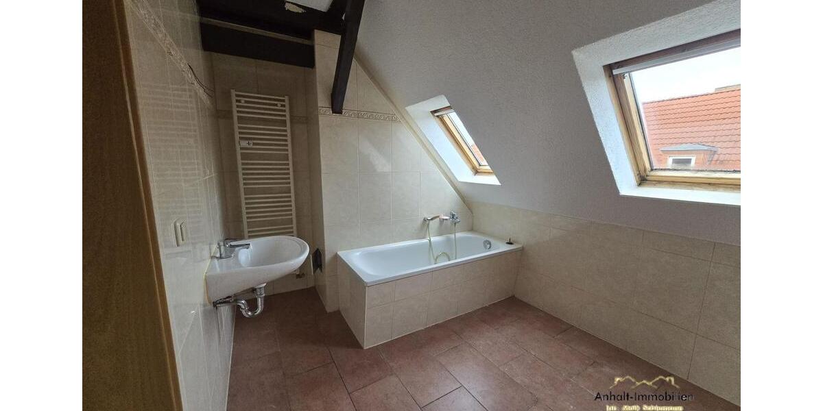 Dachgeschoßwohnung Bitterfeld-Wolfen Bitterfeld - 2 Zimmer, 37 m&sup2;, 296&euro; | Angebot:25851987