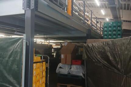 Duplex Lagerfläche mit Hochregal zimmer