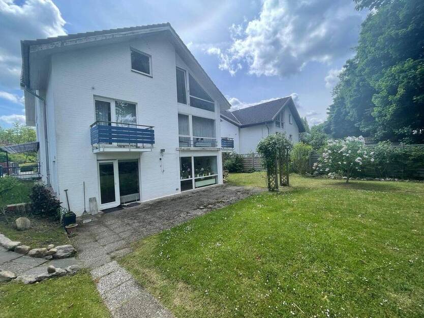 **5 Zimmer-Wohnung MIT GROSSER TERRASSE UND GARTENNUTZUNG - NUR 500 METER VOM STRAND ENTFERNT**