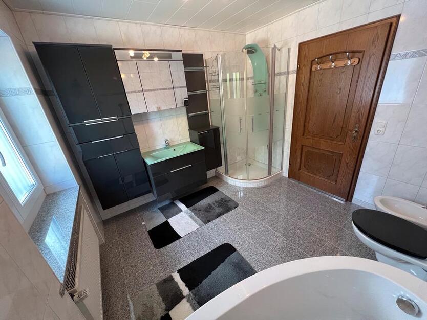 Großzügige 160m² 3-Zimmer Wohnung mit Wintergarten & Extra-Büro