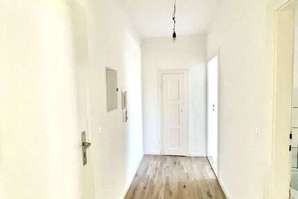 Wohnung zum Mieten in Bitterfeld 302,75 € 35.66 m²