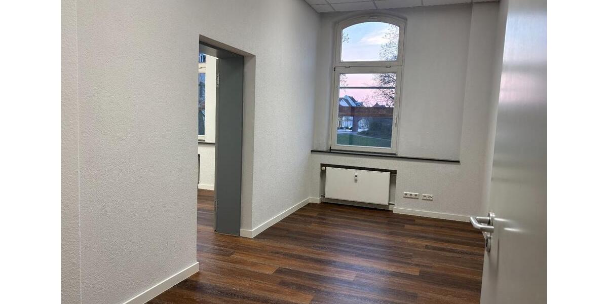 Erdgeschoßwohnung Zerbst (Anhalt) - 5 Zimmer, 135 m&sup2;, 810&euro; | Angebot:25855758