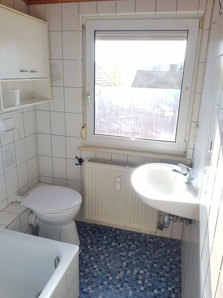 Dachgeschoßwohnung Tageslichtbad ruhige Wohngegend
