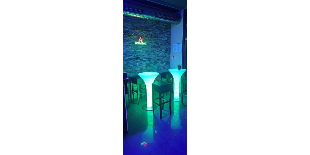 Sehr gut laufende Karaoke-Bar mit Inventarablöse, Hohe Einnahmen! zimmer