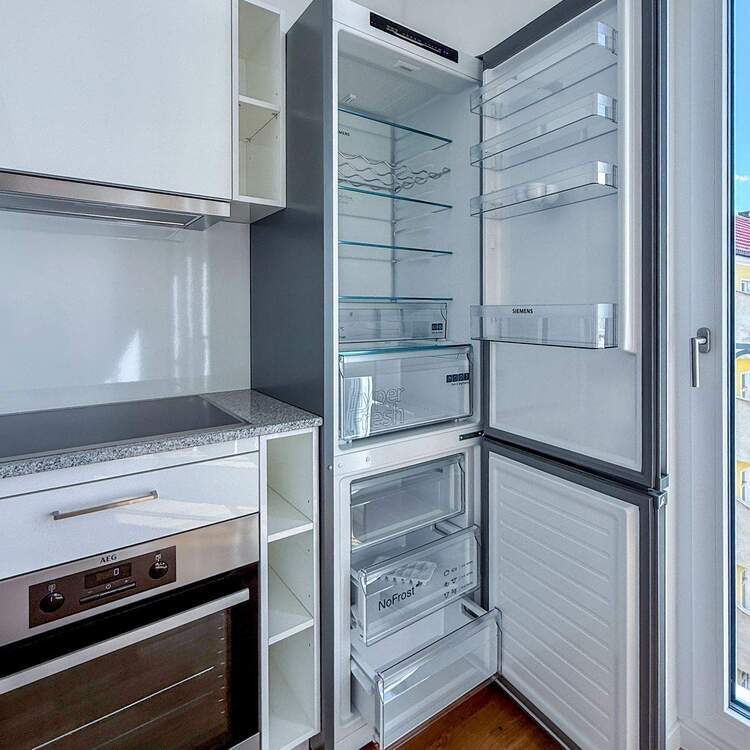 Schlau und effizient geschnittene Wohnung - Bodentiefe Fenster, viel Licht und mitten in der Stadt 2 zimmer