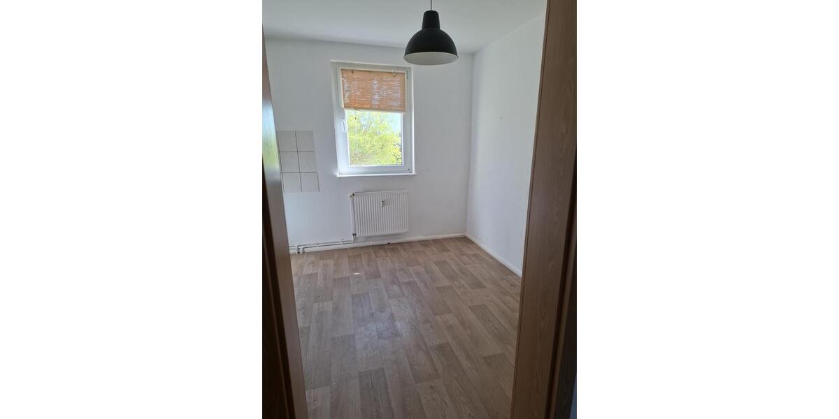 Erdgeschoßwohnung Borrentin - 6 Zimmer, 126 m&sup2;, 630&euro; | Angebot:26476021