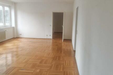 HELLE 4ZW Wohnung BALKON WANNENBAD EBK GÄSTE WC KINDERFREUNDLICH DURCH GROSSER GARTEN ZUR MITBENUZTUNG RUHIGE ZENTRALE LAGE SCHEIDSTRMARBACHWEG U 5 BUS M34 ALLE Zimmer TAGESLICHT AUCH WG PAAR+1