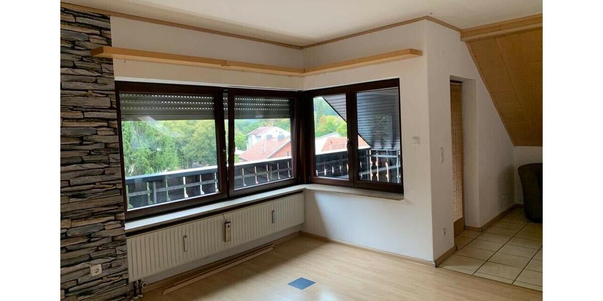 Dachgeschoßwohnung Großrinderfeld - 4 Zimmer, 105 m&sup2;, 680&euro; | Angebot:25990828