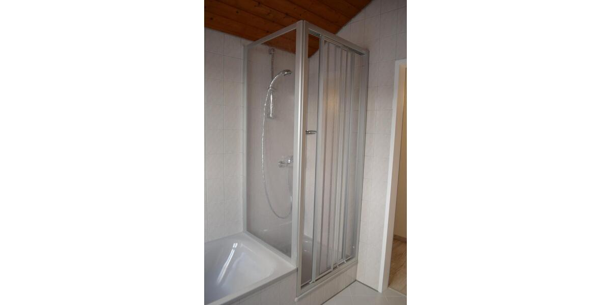 Schöne, helle 2-Zimmer-DG - Wohnung mit Balkon in Seenähe 2 zimmer