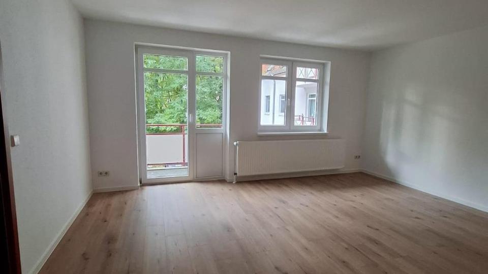 Neu renoviert- 2 Zimmerwohnung mit Balkon in guter Lage zimmer