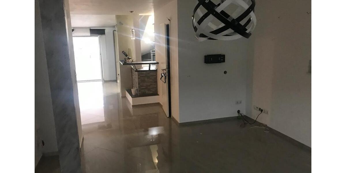 Dachgeschoßwohnung Ludwigshafen am Rhein Ludwigshafen-Hemshof - 3 Zimmer, 95 m&sup2;, 1.150&euro; | Angebot:24618344