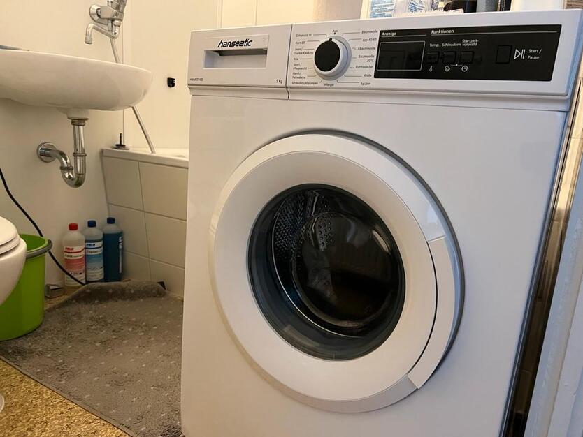 1-Zi Wohnung voll möbliert mit Balkon in Zentrum