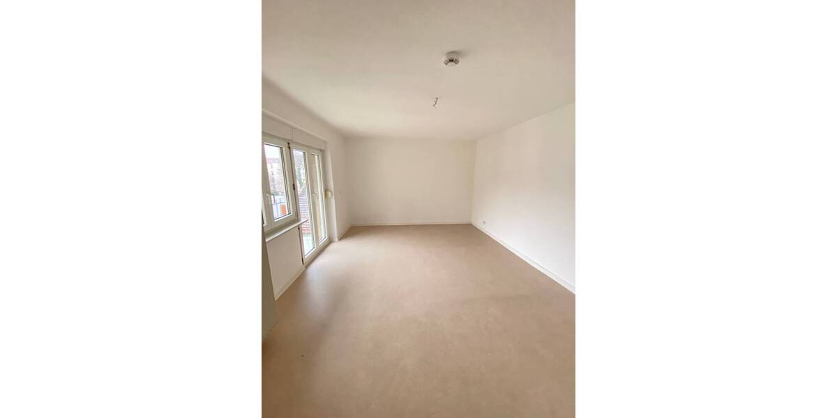 Etagenwohnung Saarbrücken St Johann - 3 Zimmer, 100 m&sup2;, 800&euro; | Angebot:26420001