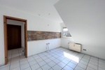 Helle Dachgeschoßwohnung * Balkon *Stellplatz