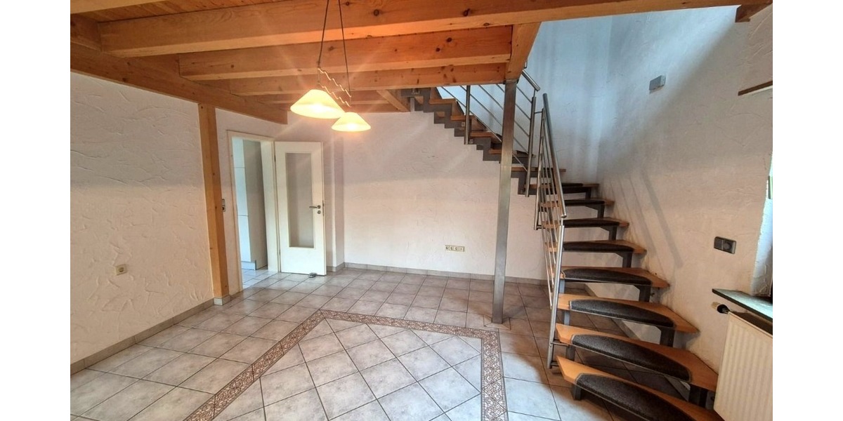 Gepflegte, großzügige 2-Etagen-Wohnung mit Kamin & Carport zu vermieten – wohnen wie im eigenen Haus - Maisonettenwohnung Gonbach Rheinland-Pfalz | Angebot:24409001