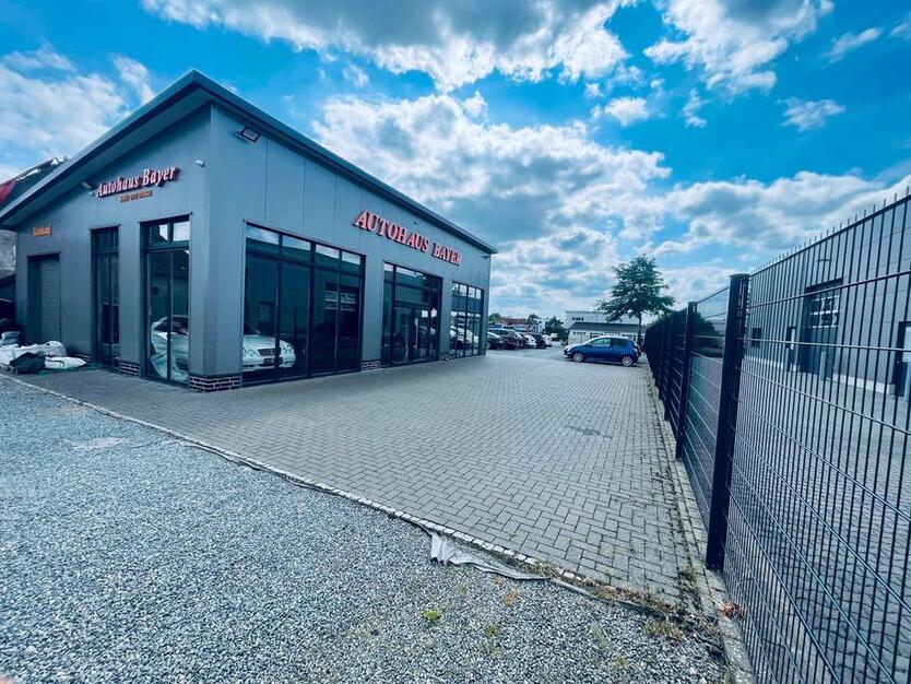Autohaus mit 1.800 m² Showroom, Werkstatt & Fahrzeugstellplätzen