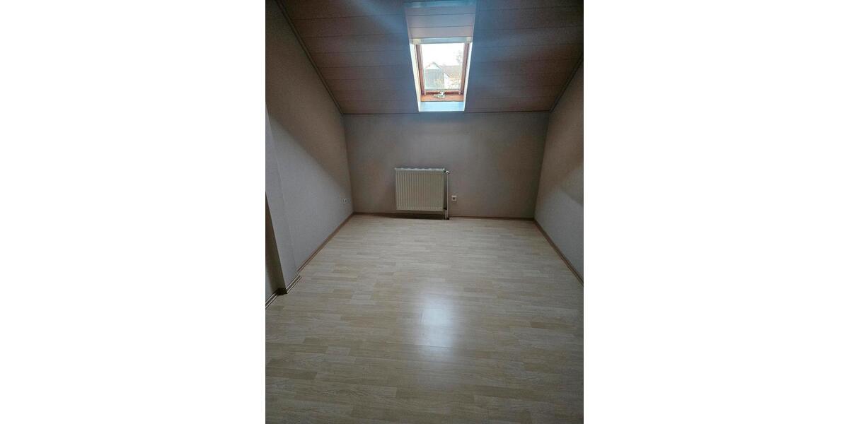 Dachgeschoßwohnung Niederaula - 4 Zimmer, 107 m&sup2;, 950&euro; | Angebot:26065932