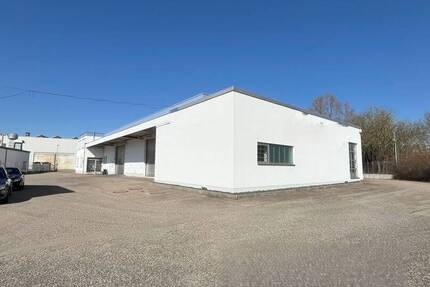 Nutzfläche ca. 1.145 m² und Freifläche ca. 2.300 m² zimmer