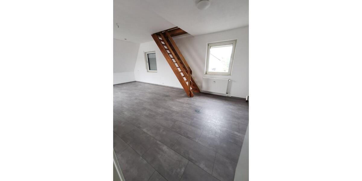 Helle 4,5-Zimmer-Dachgeschosswohnung in Elsenfeld 4 zimmer