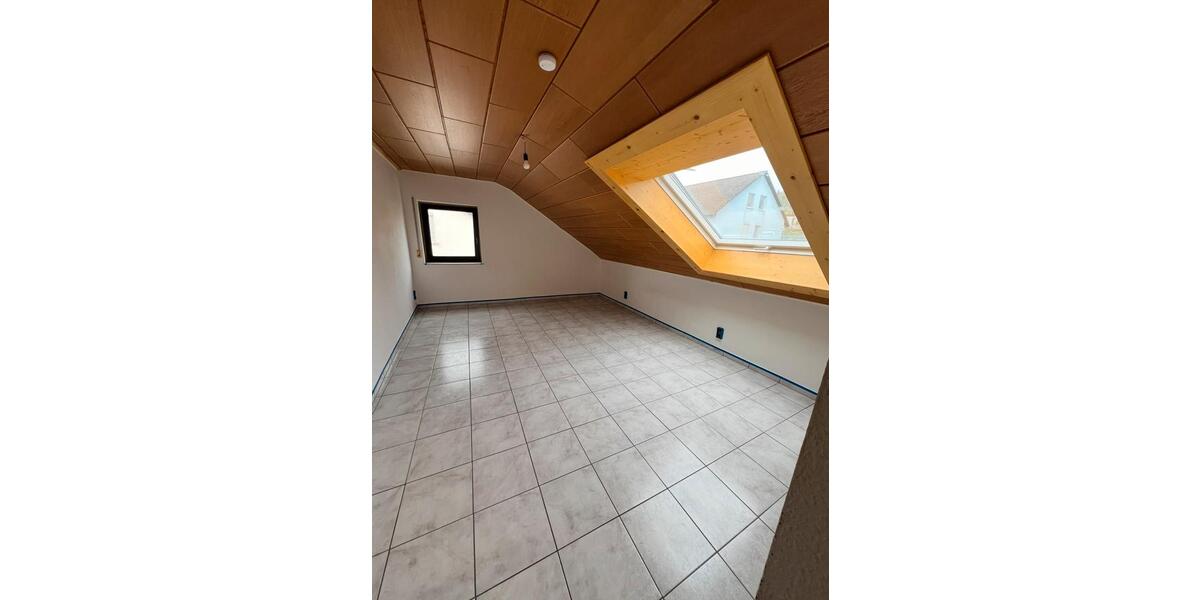 Dachgeschoßwohnung Erlenbach bei Marktheidenfeld - 3 Zimmer, 86 m&sup2;, 750&euro; | Angebot:25321405