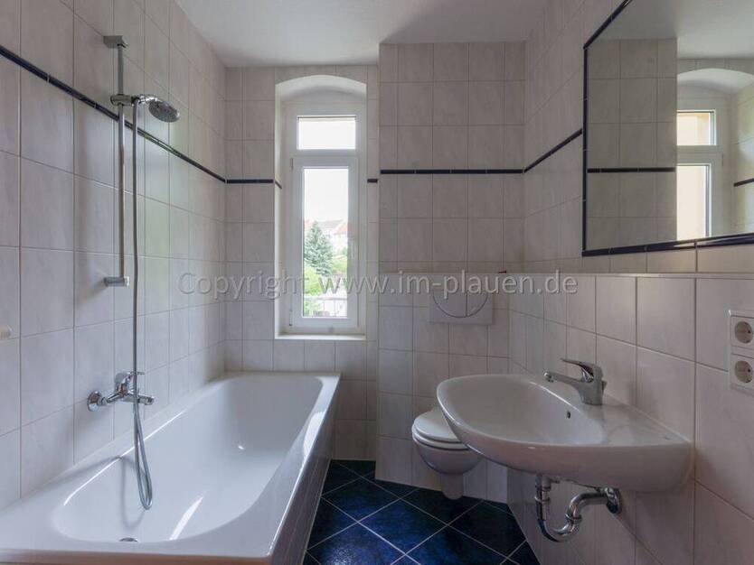 EBK, WEST-Balkon, Bad mit Fenster - 3.OG 2 Zimmerwohnung in Plauen zur Miete