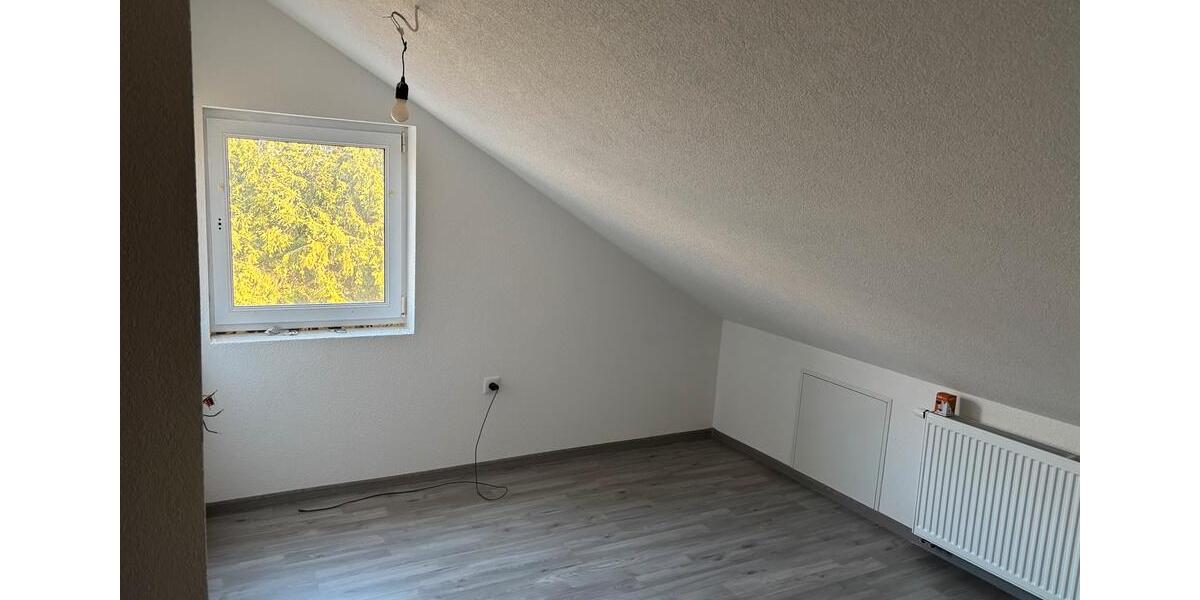 Dachgeschoßwohnung Aalen Attenhofen - 3 Zimmer, 75 m&sup2;, 850&euro; | Angebot:25844622