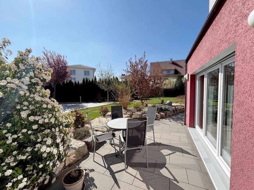 Exklusive 4,5-Zimmer-Wohnung mit Garten, Terrasse, EBK, TOP-Lage zimmer