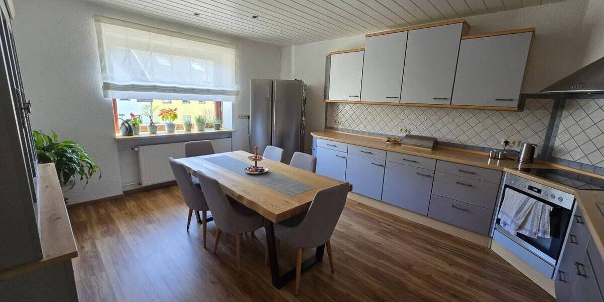 Etagenwohnung Tholey Theley - 5 Zimmer, 200 m&sup2;, 1.350&euro; | Angebot:26528285
