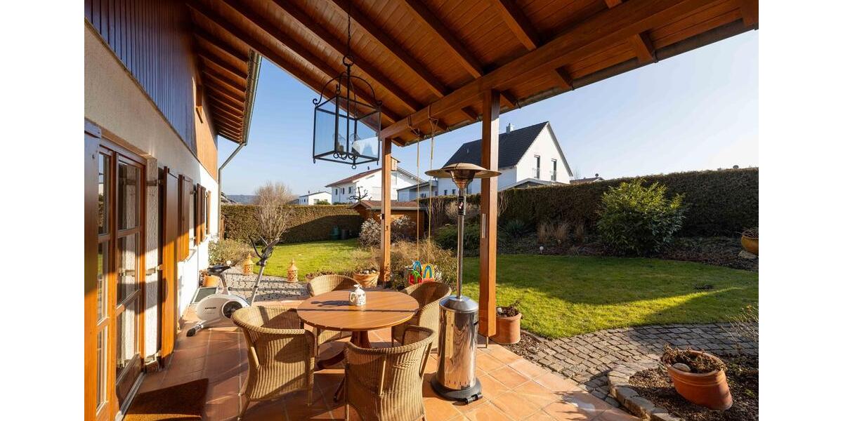 Einfamilienhaus Tiefenbach - 5 Zimmer, 204 m&sup2;, 3.000&euro; | Angebot:23820547