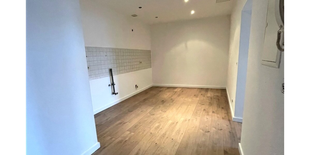 im Stadtzentrum v9n Einsenach helle 3-Raumwohnung mit Fahrstuhl 85 qm - 3- Eisenach | Angebot:27265992