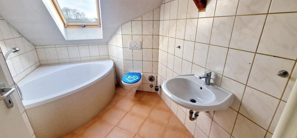 Dachgeschoßwohnung Sangerhausen - 4 Zimmer, 130 m&sup2;, 690&euro; | Angebot:26348035