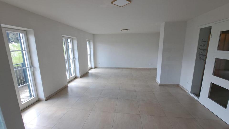 Etagenwohnung Breitenbrunn - 3 Zimmer, 102 m&sup2;, 1.100&euro; | Angebot:26586137