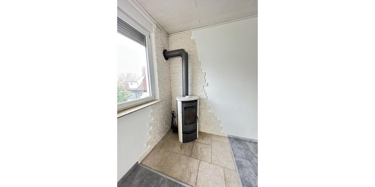 Helle, renovierte 4-Zimmer-Wohnung mit Balkon und Einbauküche in 4 zimmer