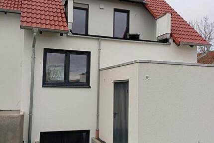 Neubau: Exklusive und großzügige Doppelhaushälfte in bevorzugter Lage von CR, Garten+Garage 7 zimmer