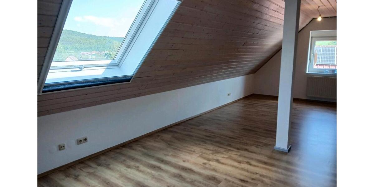 Dachgeschoßwohnung Hohenroth - 2.5 Zimmer, 98 m&sup2;, 620&euro; | Angebot:26515790