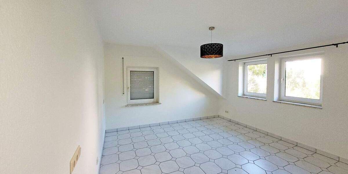 Etagenwohnung Neuenstein Mühlbach - 3 Zimmer, 93 m&sup2;, 600&euro; | Angebot:25939490