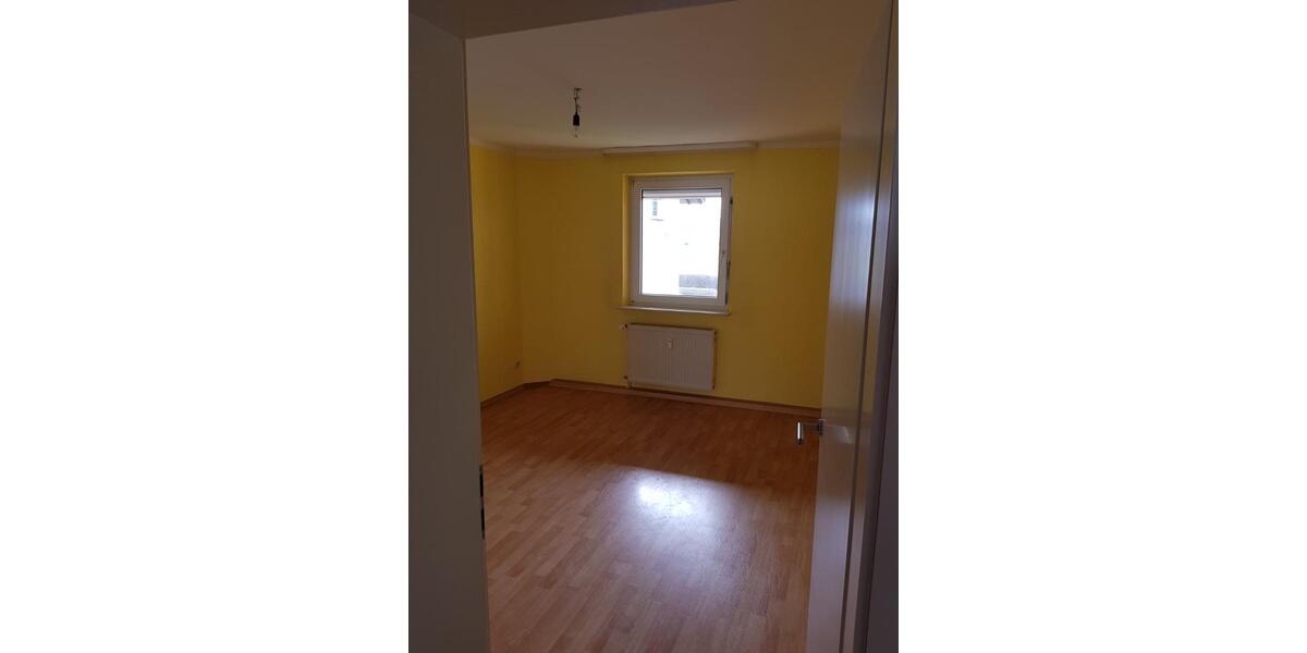 Etagenwohnung Cham - 4 Zimmer, 90 m&sup2;, 550&euro; | Angebot:24362980