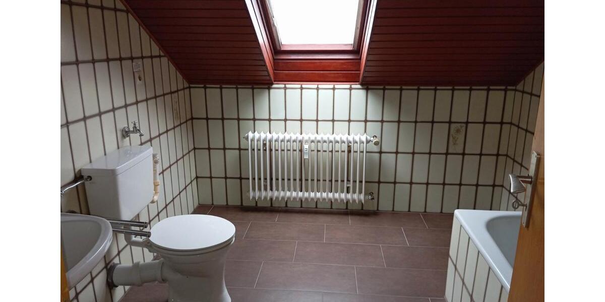 Dachgeschoßwohnung Sinsheim - 2 Zimmer, 100 m&sup2;, 680&euro; | Angebot:26567978