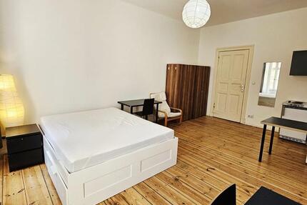 90 Very Big bright furnished WG-Room, own Kitchen, Großes helles zimmer