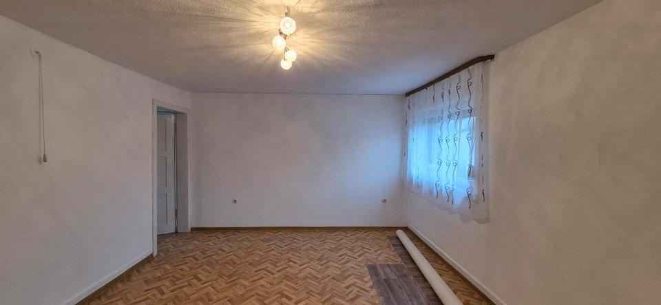 Einfamilienhaus Waldbrunn - 6 Zimmer, 100 m&sup2;, 1.000&euro; | Angebot:25652000