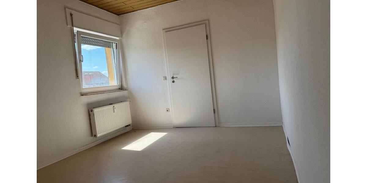 Dachgeschoßwohnung Beindersheim - 4 Zimmer, 90 m&sup2;, 850&euro; | Angebot:24982993