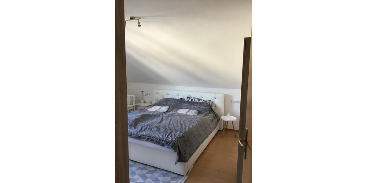 Etagenwohnung Schiltberg - 4 Zimmer, 130 m&sup2;, 1.380&euro; | Angebot:26196409