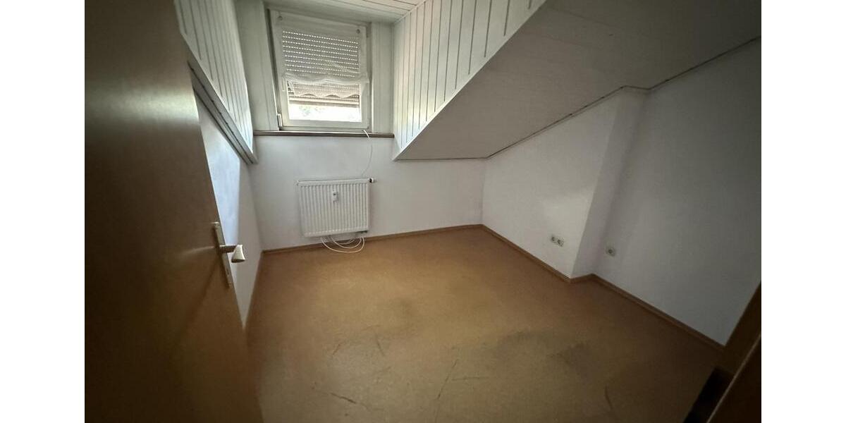 Dachgeschoßwohnung Plattling - 5 Zimmer, 75 m&sup2;, 650&euro; | Angebot:25650924